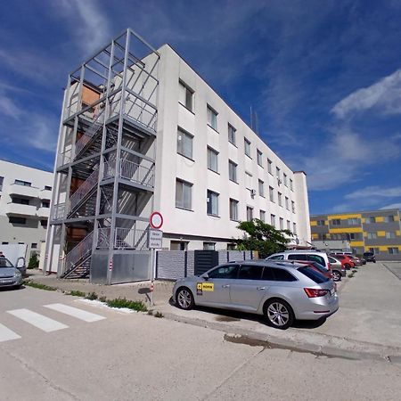 Rovao Apartment, 1-2 Guests, Free Parking & Wifi, 30Min From Downtown Csölle Kültér fotó