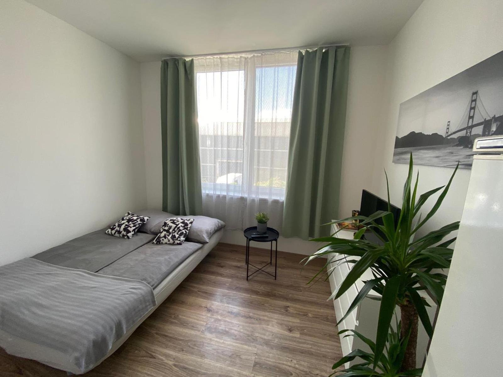 Rovao Apartment, 1-2 Guests, Free Parking & Wifi, 30Min From Downtown Csölle Kültér fotó